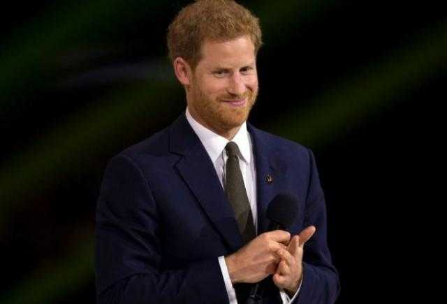 ما هو سر علاقة الأمير هاري بالغناء؟.. إليك الإجابة بالفيديو