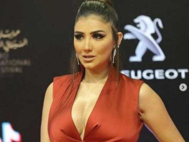 مي عمر تبرز جمال ملامحها على إنستجرام