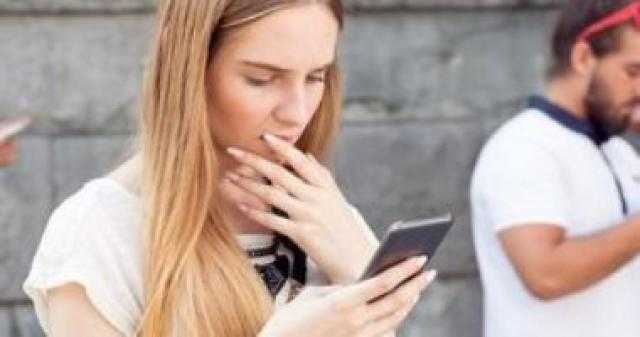 احذر.. الهواتف الذكية تزيد من حدة الصداع