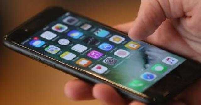 أبل تطالب مستخدمى الأيفون بتعقيم هواتفهم بـ ”الوايبس”