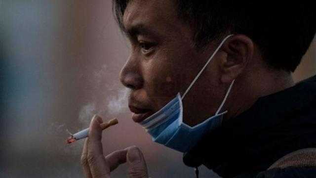 الصحة العالمية توضح علاقة التدخين بالإصابة بكورونا