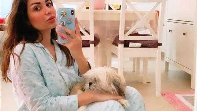 شاهد.. نجمات بالبيجامة يتحدين الكورونا
