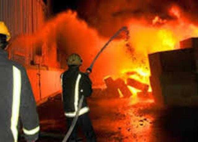 إصابة عامل فى حريق مخزن كرتون بالشرقية