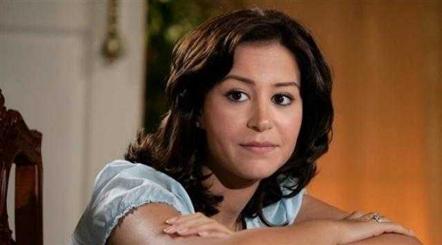 منة شلبي بالكب الأسود في حفل توزيع جوائز إيمي العالمية والجمهور ينتقدها