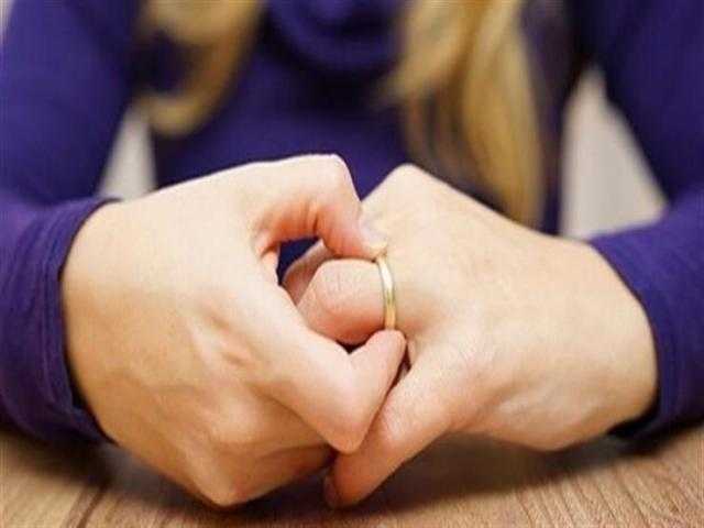 زوجة للقاضي: ”معمليش فرح ومش عايز يلبس الدبلة”