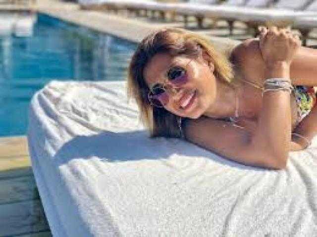 شاهد.. منة فضالي بفستان الزفاف