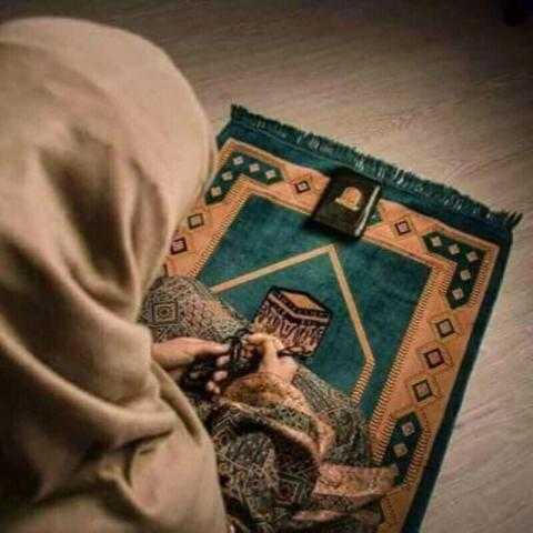 ماذا أفعل لابنتي لتداوم على الصلاة ؟ .. إليك الإجابة