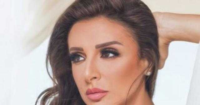 ”تاج على رؤوسنا”.. أنغام توجه التحية للأطباء