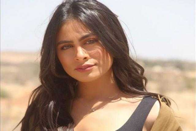 بقبعة كاوبوي.. هاجر أحمد تبرز أناقتها