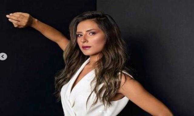 ريهام أيمن تبرز عن أنوثتها بإطلالة كاجوال