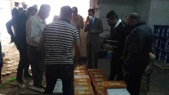 شاهد.. ضبط 1039 زجاجة خمور في جراج بالنزهة