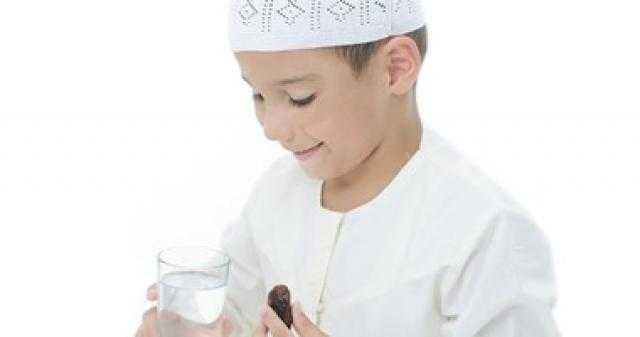 متى يمكن تعويد الأطفال على الصيام ؟.. إليك الإجابة