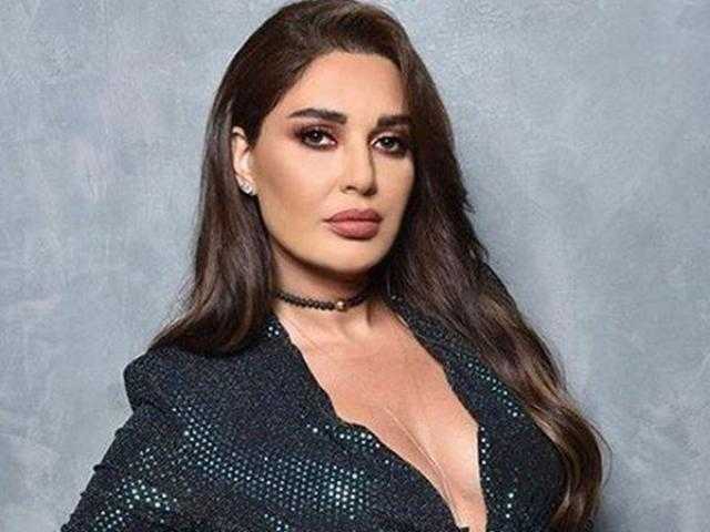 بفستان العروس .. سيرين عبدالنور تهوس شرطة الموضة