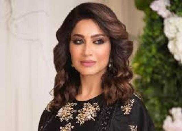 بسمة وهبة تخطف الأنظار بلوك كلاسيكي راقٍ