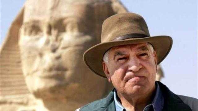 شاهد.. زاهي حواس لإيناس الدغيدي: ”ربنا يكفينا شرك”