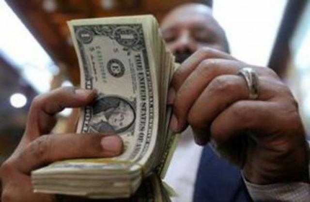 تجديد حبس عاملين لاتجارهما في النقد الأجنبي بالتجمع