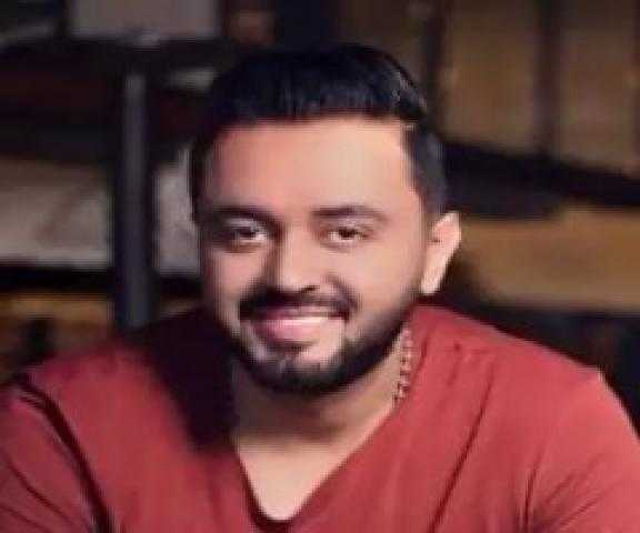 اتهم بالنصب.. كيف استغلت شركة ”تسويق شبكي” المطرب حاتم فهمي