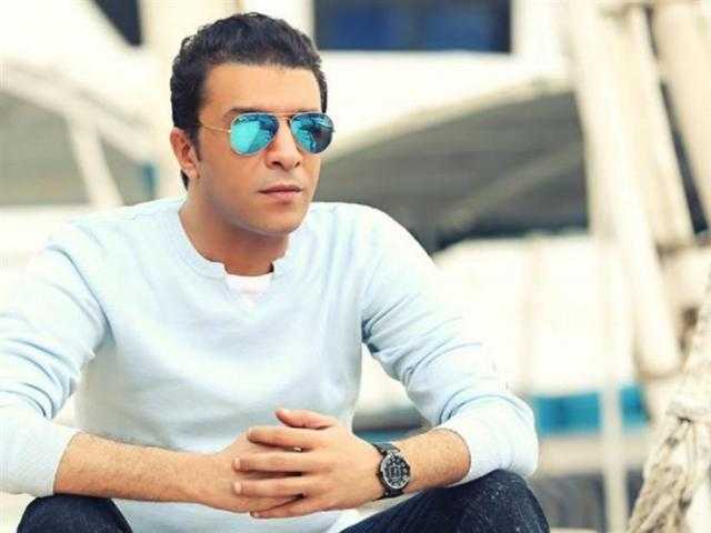«لو على رقبتي».. لماذا يرفض مصطفى كامل دخول ابنته مجال الفن؟.. فيديو