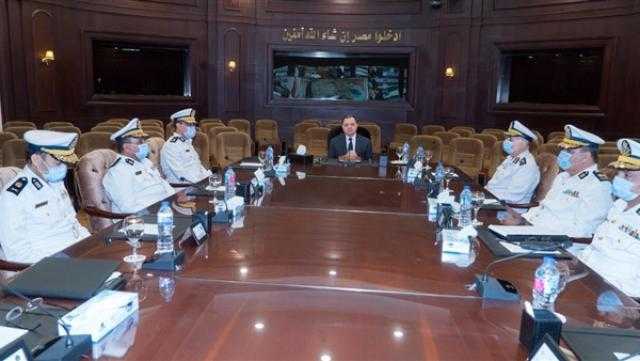 وزير الداخلية يجتمع بمساعديه لبحث خطة تأمين العيد