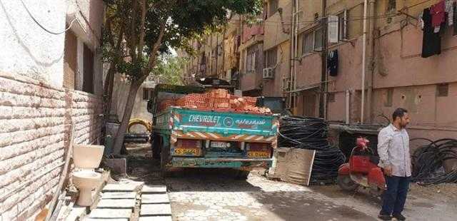ضبط سيارة نقل محملة بطوب أحمر للشروع في بناء مخالف بحي الوايلي