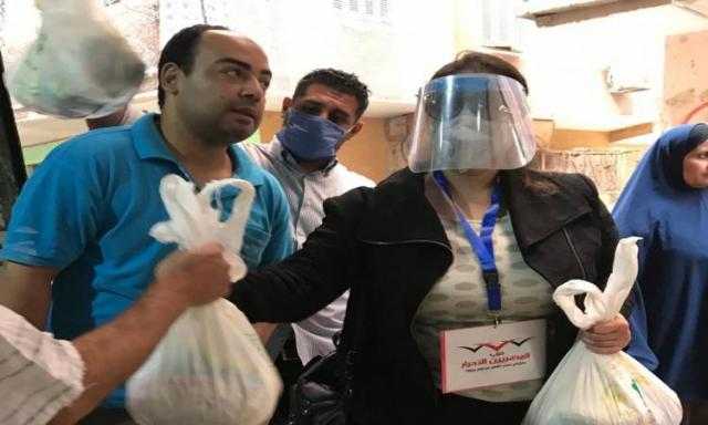 المصريين الأحرار يوزع أدوات الوقاية الطبية في المنيب (صور)