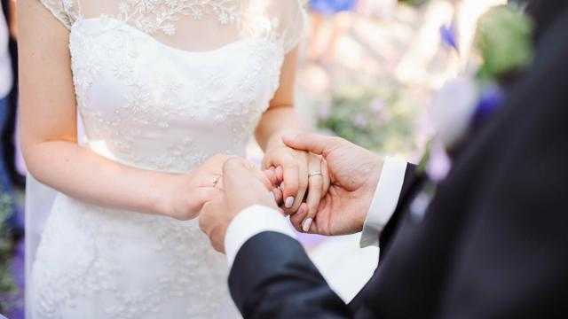 الشيطان امرأة.. حكاية فتاة تزوجت 7 مرات في 4 شهور