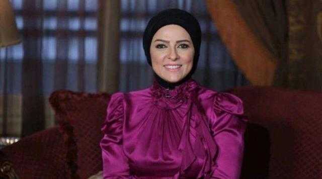 بالأحمر الفاقع .. دعاء فاروق تهوس متابعيها