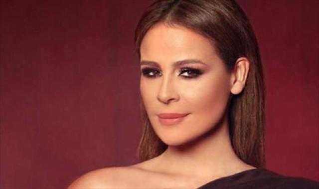 كارول سماحة تتألق بالأحمر في أول أيام عيد الفطر