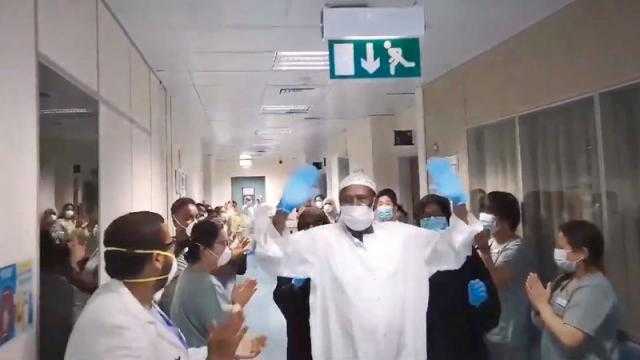الإمارات تسجل 915 إصابة جديدة بفيروس كورونا