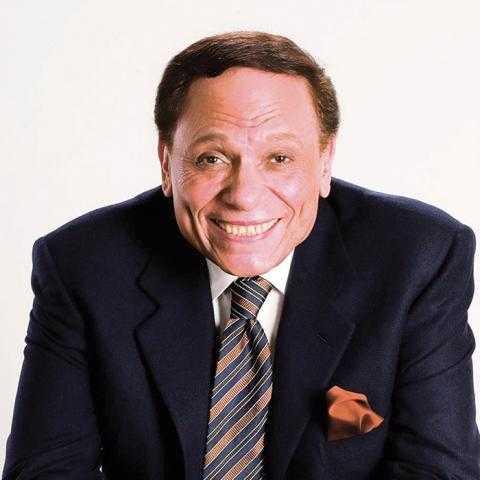 شاهد.. عادل إمام يمازح جمهوره بمشهد من مدرسة المشاغبين