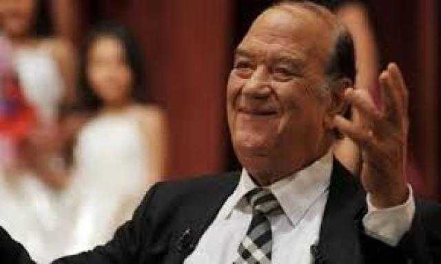 ”هتوحشنا يا حبيب الملايين”.. نجوم الفن ينعون حسن حسني