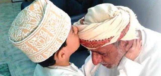 بر الوالدين.. جزاؤه وكيفية برهما بعد الموت