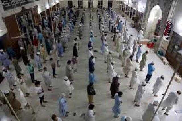 هل يجوز التباعد بين المصلين في المساجد في زمن كورونا؟.. الأزهر للفتوى يجيب