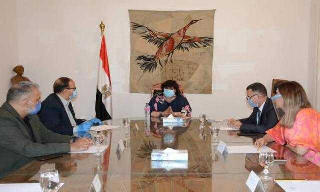 وزيرة الثقافة توجه بتقديم إنتاج مسرحى يتناول بطولات الجيش والشرطة والأطباء
