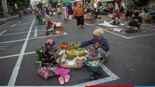 إندونيسيا تبتكر طريقة جديدة لفتح الأسواق في ظل تفشي كورونا