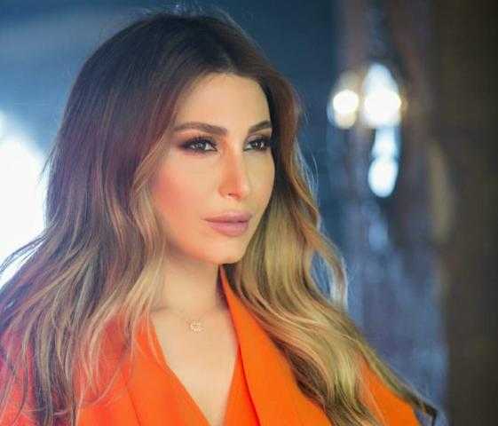 بدون مكياج.. يارا تستعرض قوامها الممشوق داخل منزلها