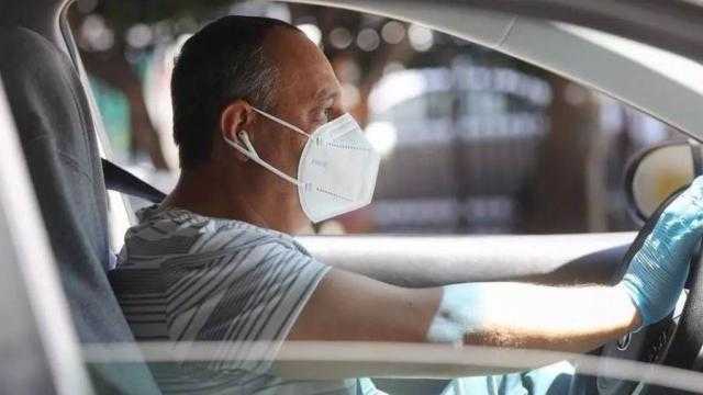 ”الداخلية” تنفي معاقبة قائدي السيارات الخاصة لعدم ارتداء الكمامة
