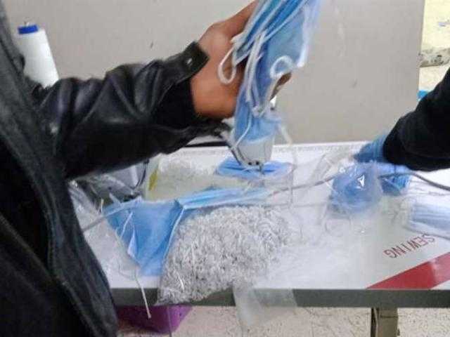 شاهد.. زوجان يلتزمان بتعليمات التباعد الاجتماعي