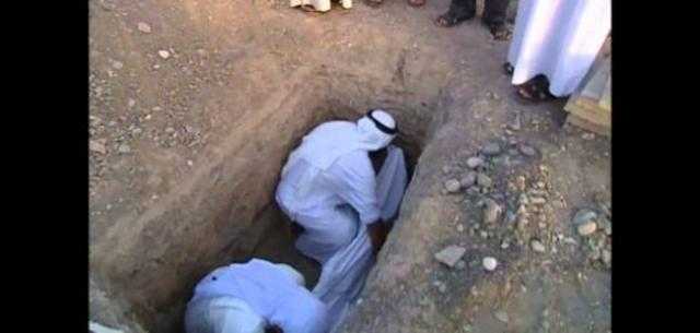 هل دفن الميت بين الظهر والعصر غير جائز .. دار الإفتاء تجيب