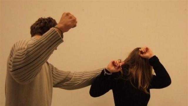 زوجة في دعوى طلاق: ”بيضربني بالخرطوم”