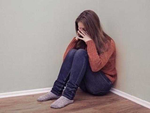 زوجة تقيم دعوى هجر ضد زوجها: ”دمّر سمعتي بسبب حادثة تحرش وهمية”