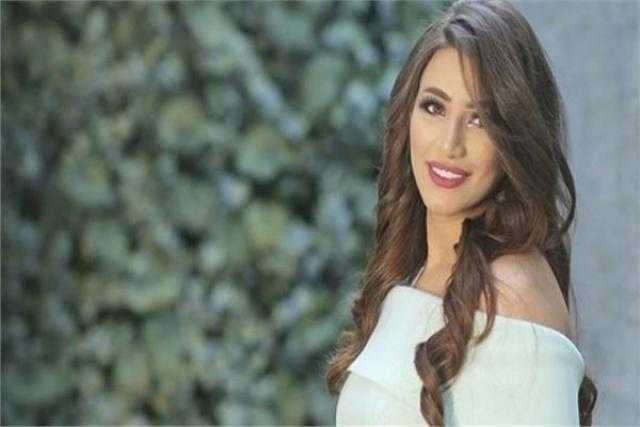 هايدى موسى تخطف الأنظار بإطلالة أنيقة