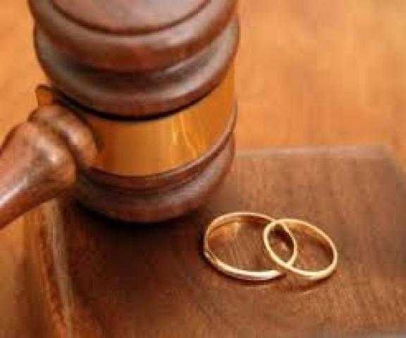 رجل في دعوي نشوز:: وضعت السلاح على رقبتي بسبب مصروف البيت