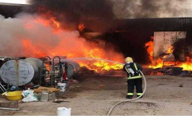 الدفع بـ4 سيارت إطفاء للسيطرة على حريق محول كهرباء في حلوان