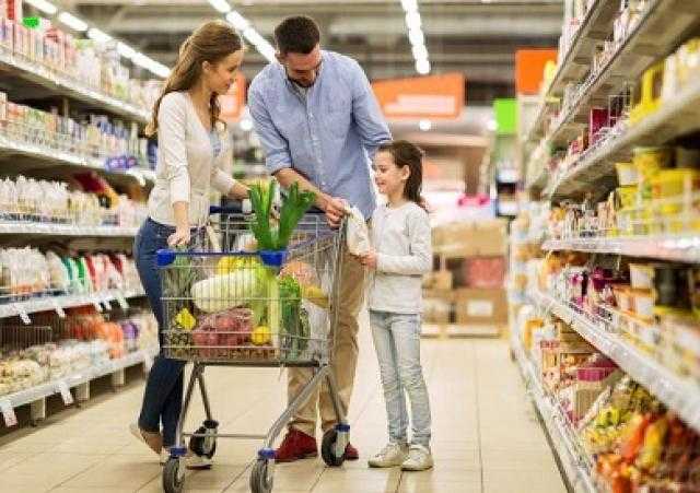 المواطنون بنيوزيلندا يقبلون على التسوق مع عودة الحياة بدون كورونا