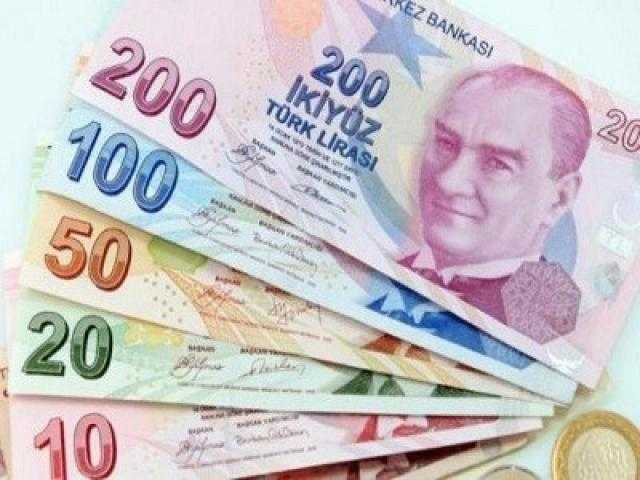 خسر 400 ألف دولار في ساعات.. صراف سوري ينتحر بعد تدهور سعر الليرة