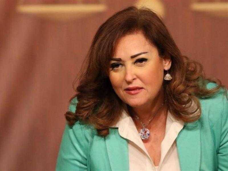 نهال عنبر تتألق بفستان مختلف التصميم عبر إنستجرام