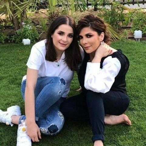 ابنة أصالة تنفي خطوبتها: مجرد زيارة عائلية