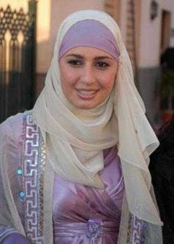 بسبب خلعها للحجاب.. حلا شيحة تنضم لـ شريف منير في حملة لا للتنمر