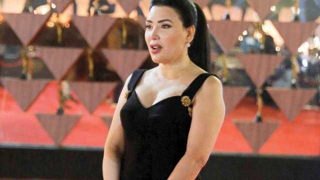 شاهد.. عبير صبري تخطف الأنظار على البحر